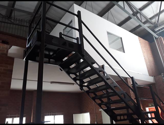 190M² WAREHOUSE TO LET IN SEBENZA